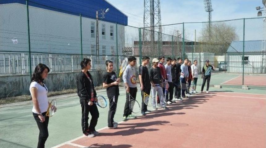 Van&rsquo;da &Uuml;cretsiz Tenis Kursu