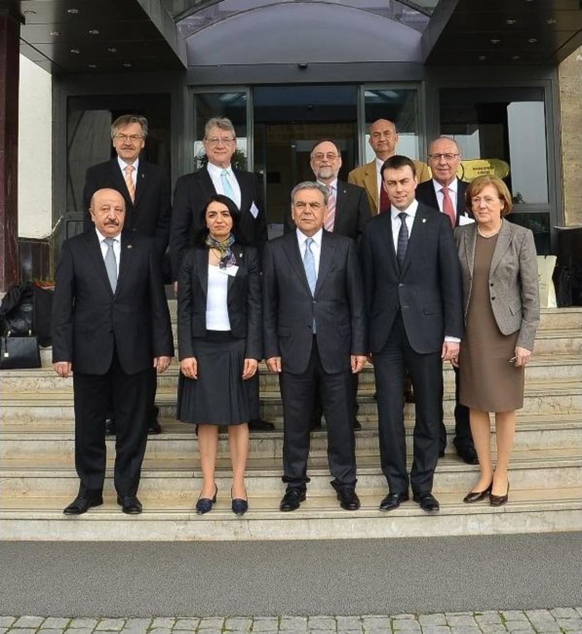 Almanlar İzmir&rsquo;i Kapı Komşusu Yaptı