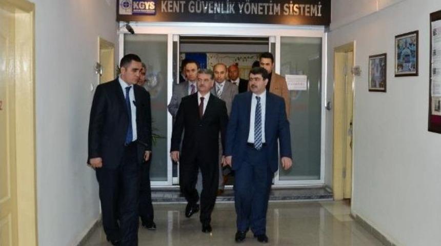 Vali Vasip Şahin&rsquo;den Emniyet M&uuml;d&uuml;rl&uuml;ğ&uuml;&rsquo;ne Ziyaret