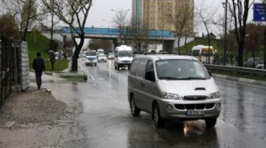 Bursa'da Lodos Ve Yağmur Etkili Oluyor