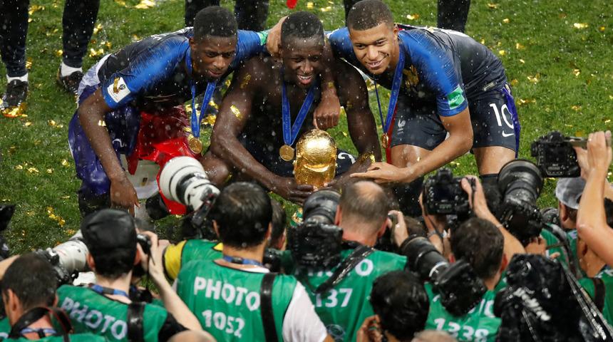 Benjamin Mendy 405 dakika sahada kalıp 2 büyük kupa kazandı!