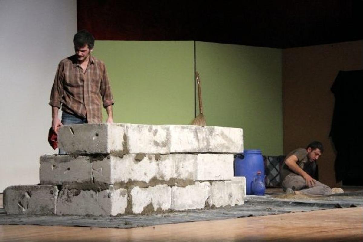 Gaziemir&rsquo;de Duvarlar Yıkıldı