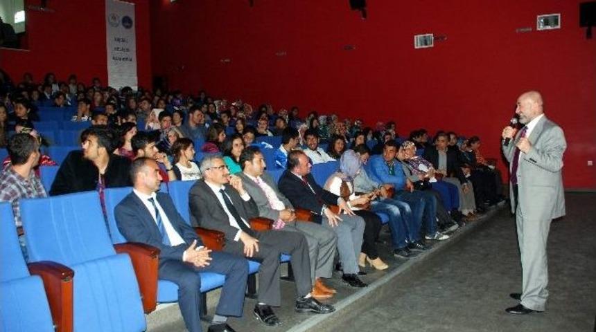 &Ouml;ğrencilere, &lsquo;kendini Tanıtma Semineri&rsquo; Verildi