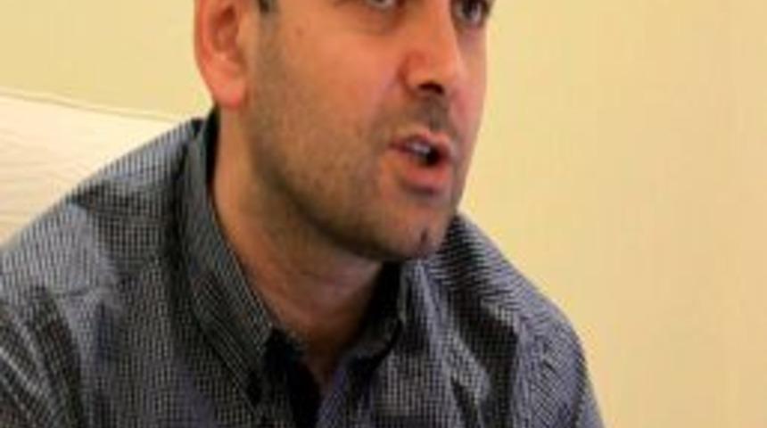 'G&uuml;n&uuml;n&uuml; Bilgisayar Başında Ge&ccedil;irenler, Bel Eğriliği Riski Altında'