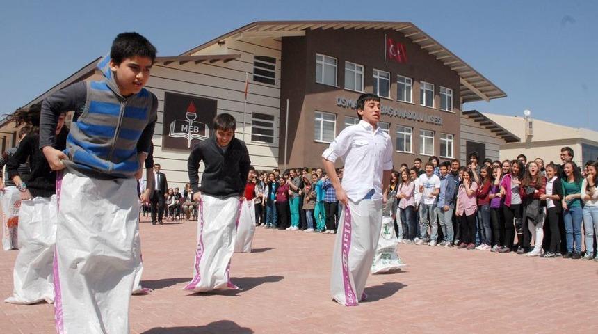Nevruz Coşkusunu &Ouml;ğrenciler &Ouml;ğretmenleriyle Birlikte Yaşadı