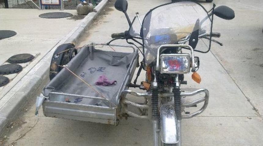 Sepetli Motosiklet Devrildi: 1 Yaralı