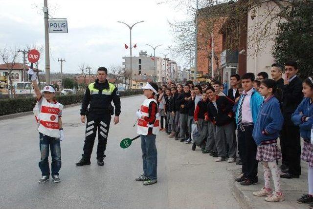 Okul Geçit Görevlileri İş Başında