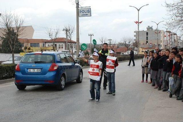 Okul Geçit Görevlileri İş Başında