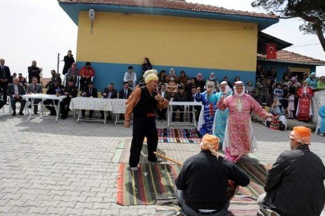 Vali Turhan Köyde Nevruz Bayramına Katıldı