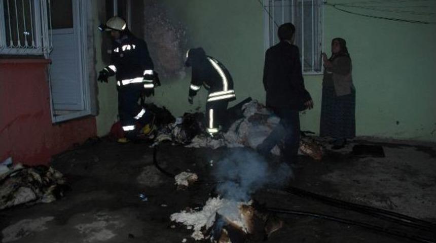 Evde &Ccedil;ıkan Yangın Paniğe Neden Oldu