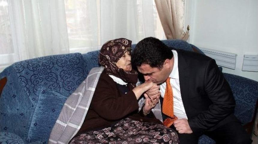 Ak Parti İl Başkanı Burhanettin Kuru, Huzurevini Ziyaret Etti