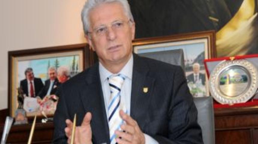 Apaydın'dan S&uuml;r&uuml;c&uuml;lere YGS Uyarısı: Okul &Ouml;nlerinde Korna &Ccedil;almayın