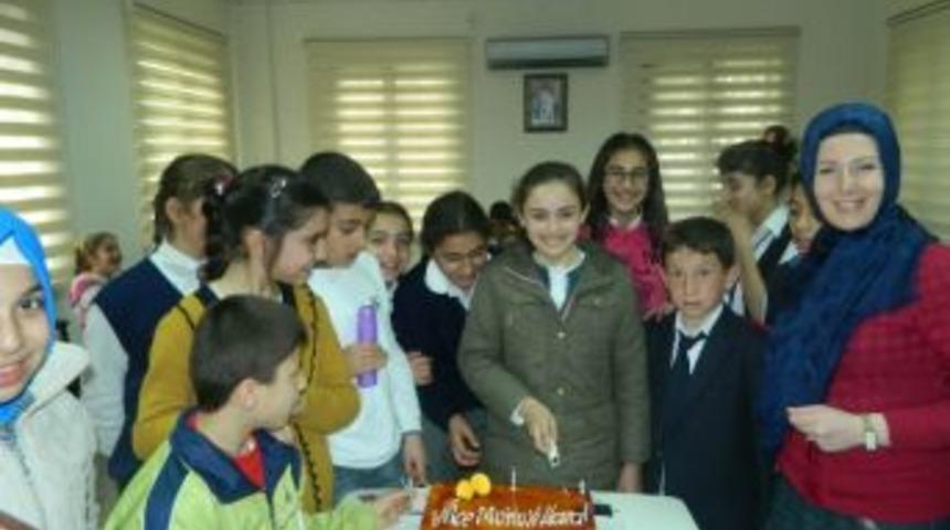 Ders Arasında Doğum G&uuml;n&uuml; Kutlaması