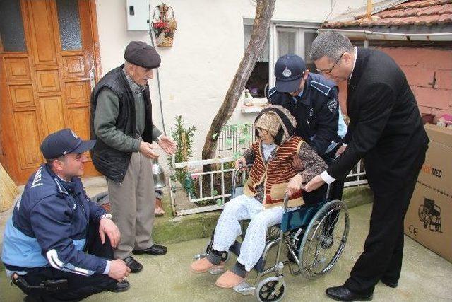 Başkan &Ccedil;ağlayan&rsquo;dan İhtiya&ccedil; Sahiplerine Tekerlekli Sandalye 1