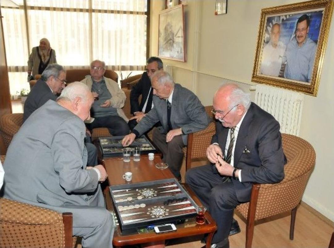 Yaşlılara Tavla Turnuvası