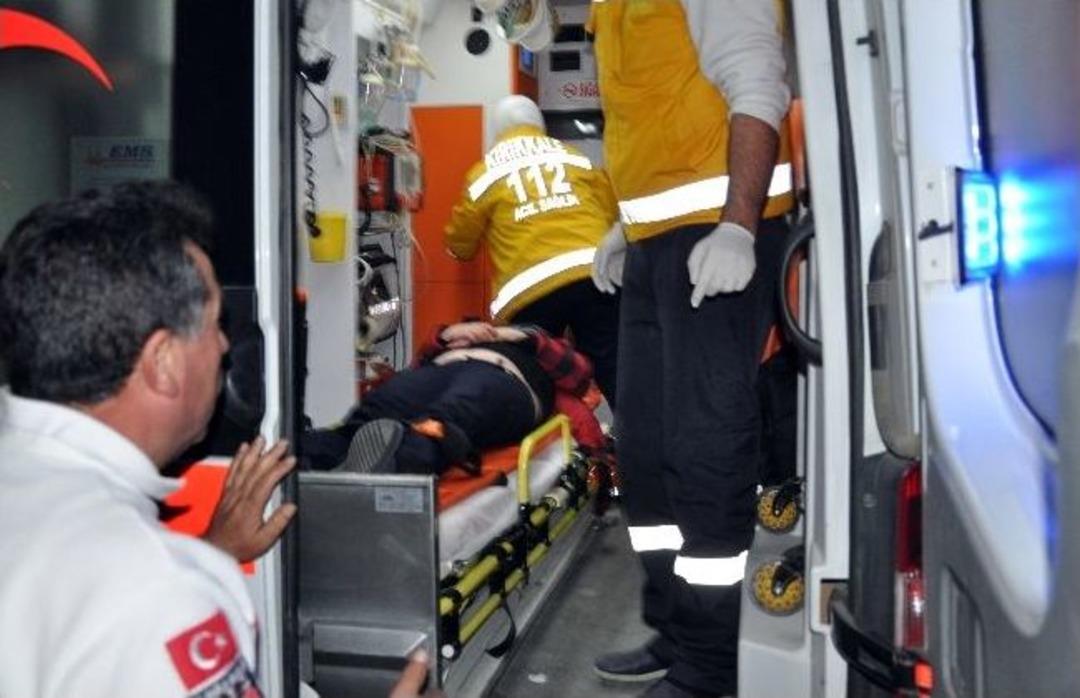 Kırıkkale&rsquo;de İki Otomobil &Ccedil;arpıştı: 3 Yaralı