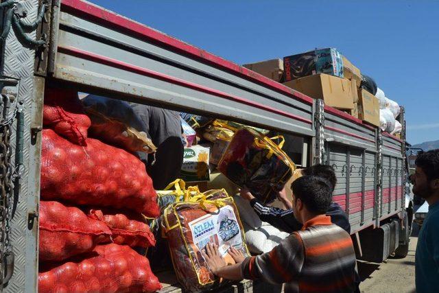 Kozan da Suriyeliler I&ccedil;in Toplanan Yardımlar G&ouml;nderildi 1
