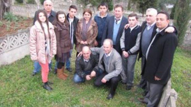 Batum Refaiddin Şahin Koleji’nden Vefat Eden Eski Bakan Şahin’e Vefa