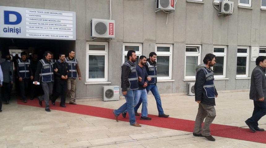 1 Ton Esrarla Yakalanan Su&ccedil; &Ouml;rg&uuml;t&uuml; Lideri Mahkemeye Sevk Edildi