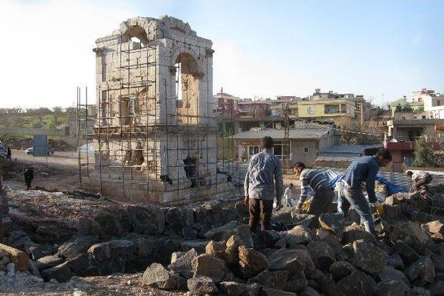 Elif Beldesi Anıt Mezarda &Ccedil;alışmalar Devam Ediyor 1