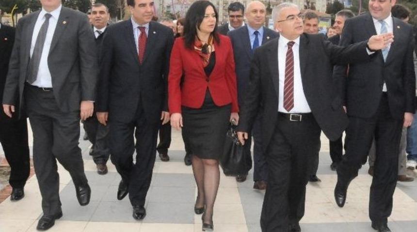 Chp Genel Başkan Yardımcıları Ve Milletvekilleri &Ccedil;orlu Cumhuriyet Parkını Ziyaret Etti