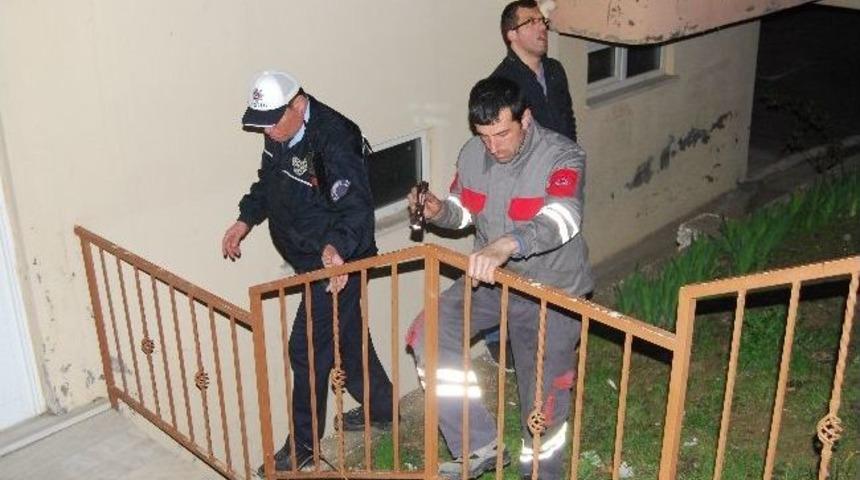 Hırsızlık Yapmak İ&ccedil;in Geldikleri Aracı Kaybedince Polisten Yardım İstediler