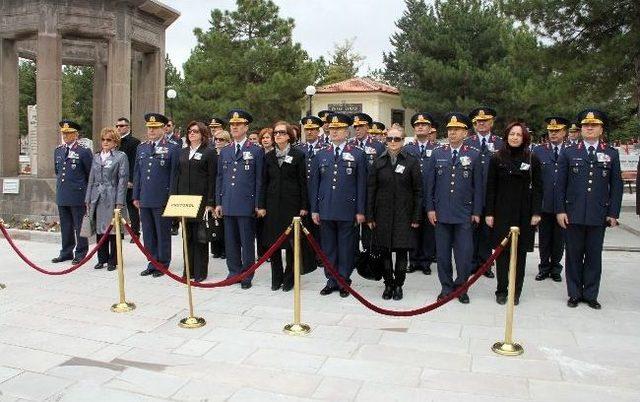 Atat&uuml;rk&rsquo;&uuml;n Manevi Kızı Sabiha G&ouml;k&ccedil;en Kabri Başında Anıldı 2