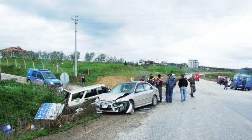 &Ccedil;ınarcıkta Trafik Kazası: 1 Yaralı