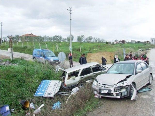 &Ccedil;ınarcıkta Trafik Kazası: 1 Yaralı 1