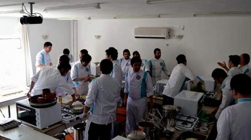 K&uuml;&ccedil;&uuml;k Mutfaktan &Ccedil;ıkan Mucize Lezzetler