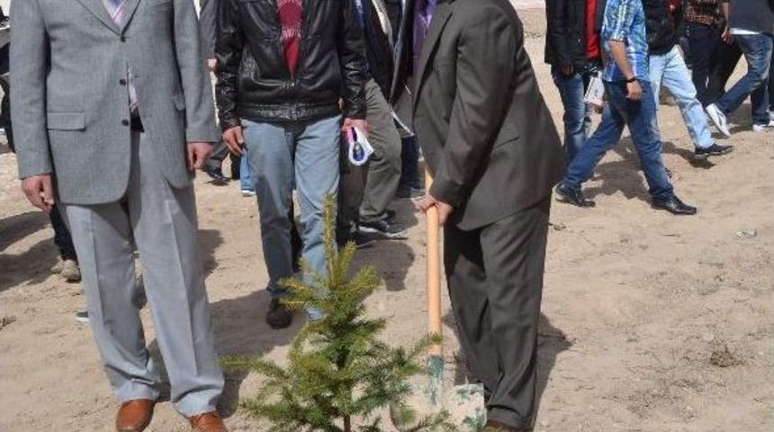 Niğde &Uuml;niversitesi&rsquo;nde Ağa&ccedil; Dikimi