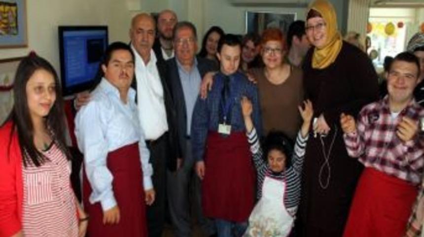 Ak Parti'lilerin Down Cafe Buluşması