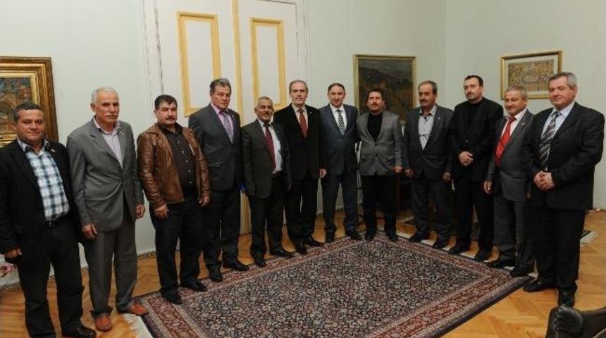 Büyükşehir İlçeler İçin Kolları Sıvadı