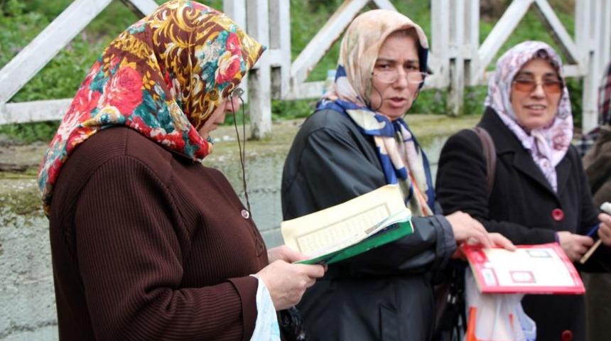 &Ouml;ğrenciler, Sınav &Ouml;ncesi T&uuml;rbelere Akın Etti