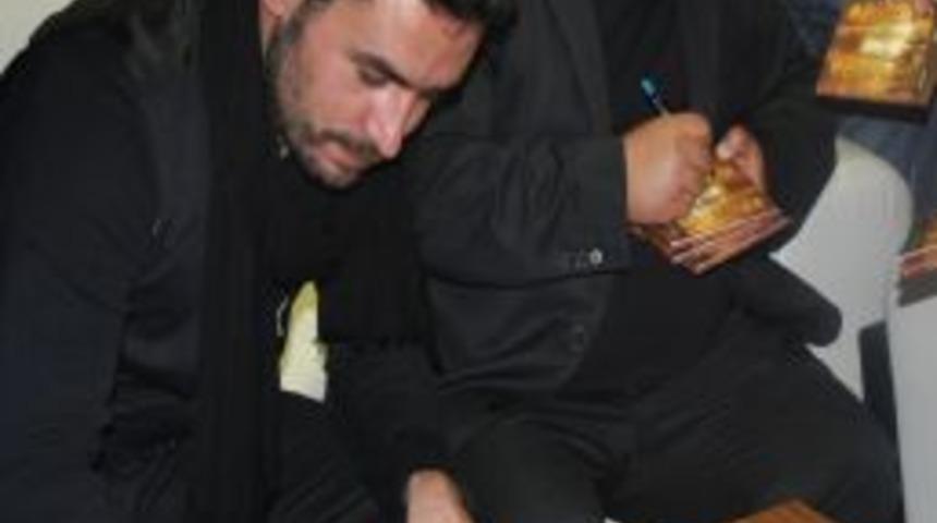 &Ccedil;anakkale Zaferi'nin 98. Yıld&ouml;n&uuml;m&uuml; Şiir Ve T&uuml;rk&uuml;lerle Kutlandı