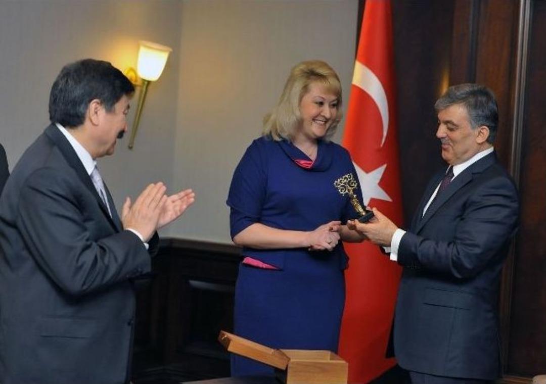 Cumhurbaşkanı G&uuml;l, T&uuml;rksoy &Uuml;yesi &Uuml;lkelerin K&uuml;lt&uuml;r Ve Sanat El&ccedil;ileri Heyetini Kabul Etti