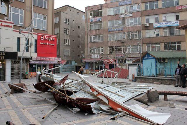 Kayseri de Fırtına Çatıları Uçurdu 3