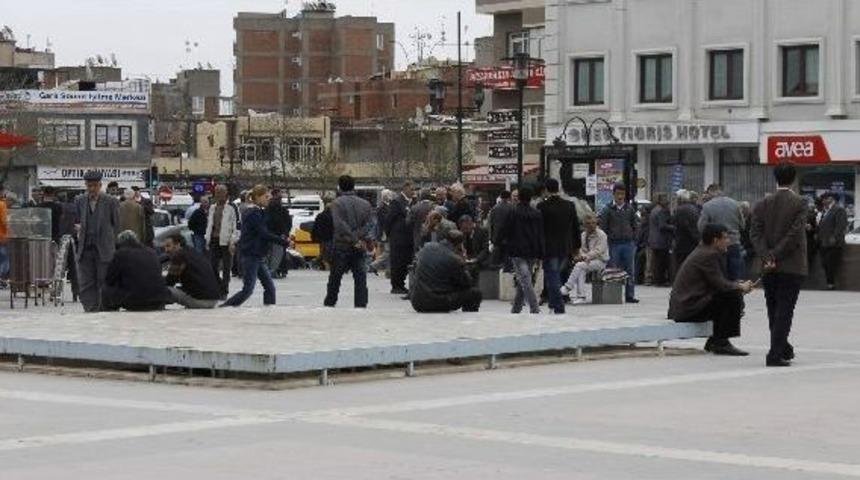 Diyarbakırlılar &Ouml;calan&rsquo;ın Mesajını Olumlu Karşıladı