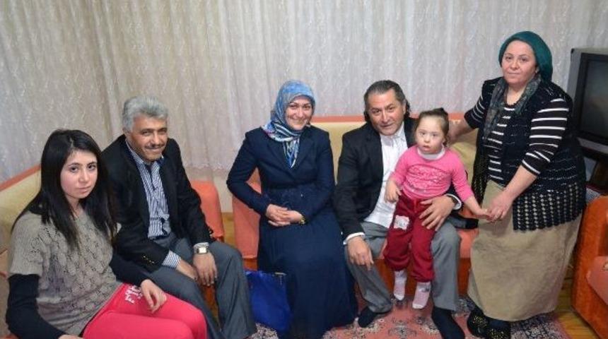 Ak Parti'den Down Sendromlu &Ccedil;ocuklara Ziyaret