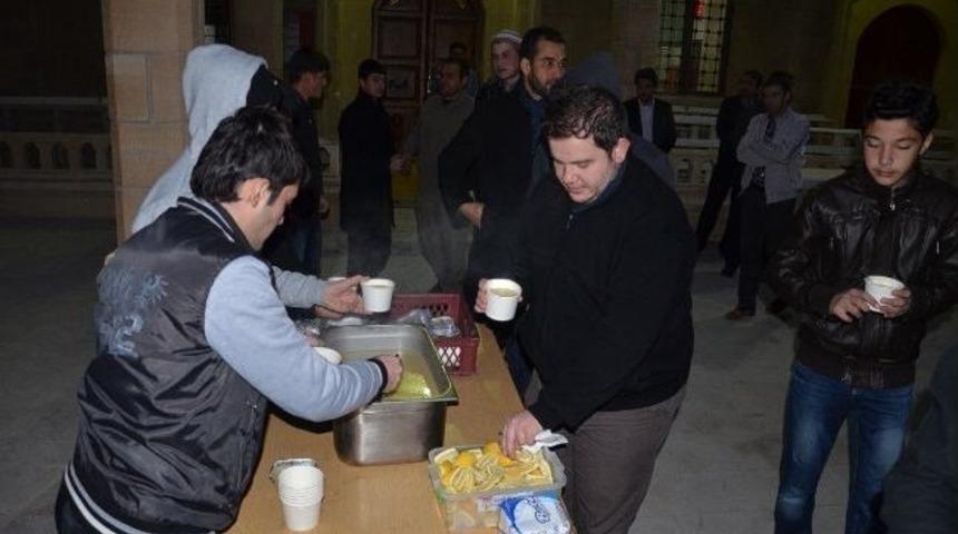 Sabah Namazına Gidenlere Çorba İkramı