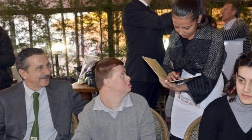 Down Sendromlu &Ccedil;ocuklar İ&ccedil;in Bir Araya Geldiler