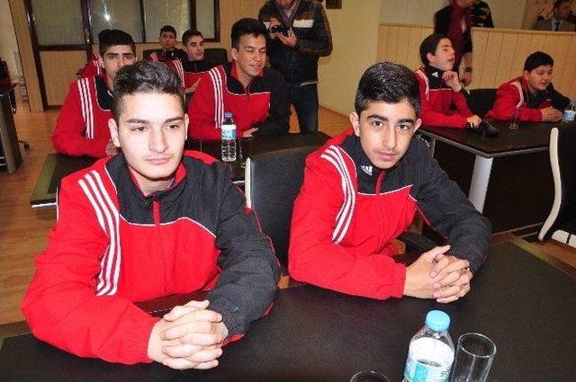 Kardeş Şehir Futbolcularından Başkana Ziyaret 2