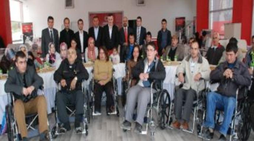 Engellilere Tekerlekli Sandalye Desteği
