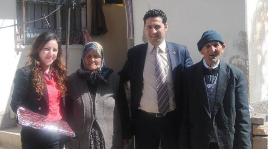 Yerk&ouml;y Sosyal Yardımlaşma Ve Dayaşnışma Vakfı Personeli Yaşlıları Ziyaret Etti