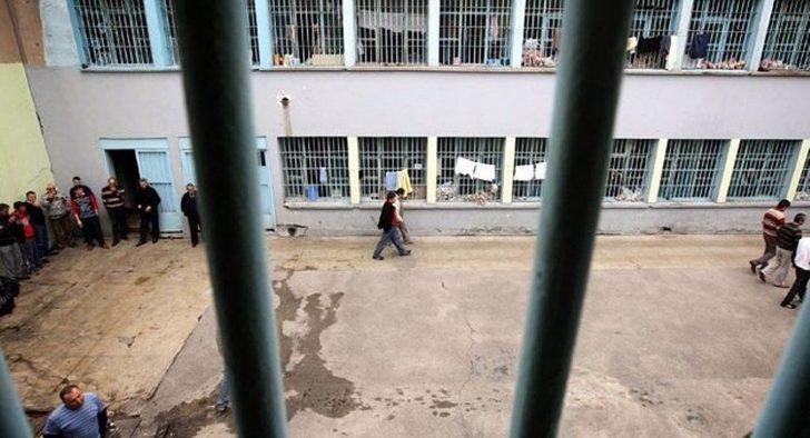 Cezaevindeki ziyaretinde 'Lezbiyen misiniz dokunuyorsunuz' demişti: Çıplak aramaya itiraza beraat