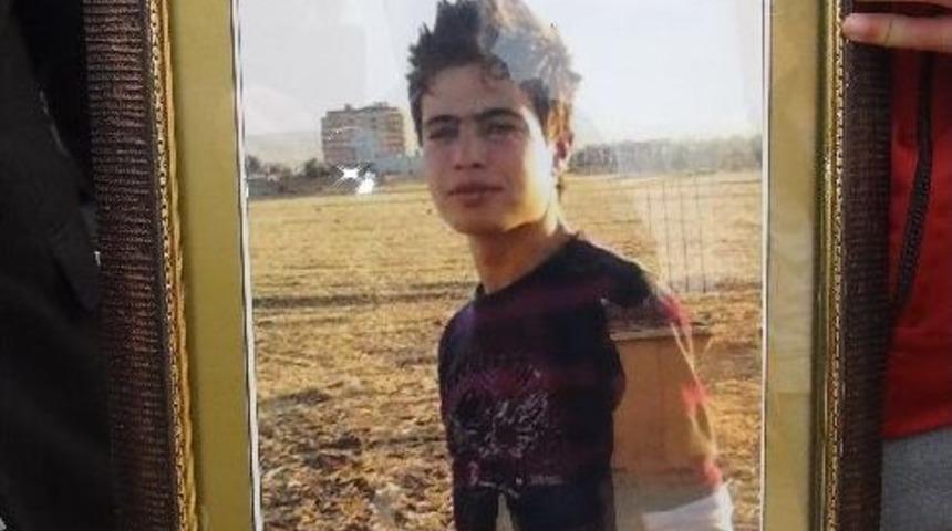 Akıma Kapılan Lise &Ouml;ğrencisinin Arkadaşlarından Eylem