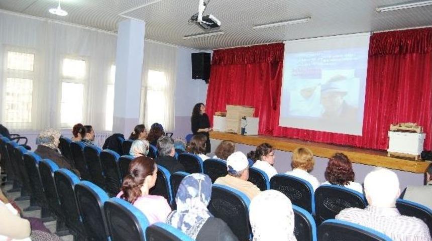 Toplum Sağlığı Merkezince Vatandaşa Yaşlılarda Sağlıklı Beslenme Semineri Verildi