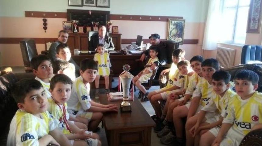 Şampiyon Hokey Sporcuları Tebrik Edildi