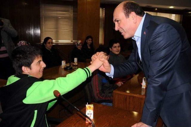 Başkan Ok Engelli &Ouml;ğrencileri Kabul Etti 3