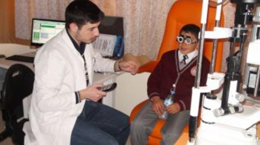 70 Ilk&ouml;ğretim &Ouml;ğrencisine &Uuml;cretsiz G&ouml;z Muayenesi